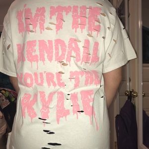 “I’m the Kendall, you’re the Kylie” tee shirt